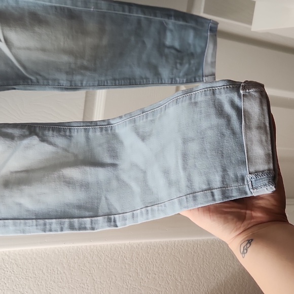 Light wash jeans - Picture 6 of 6